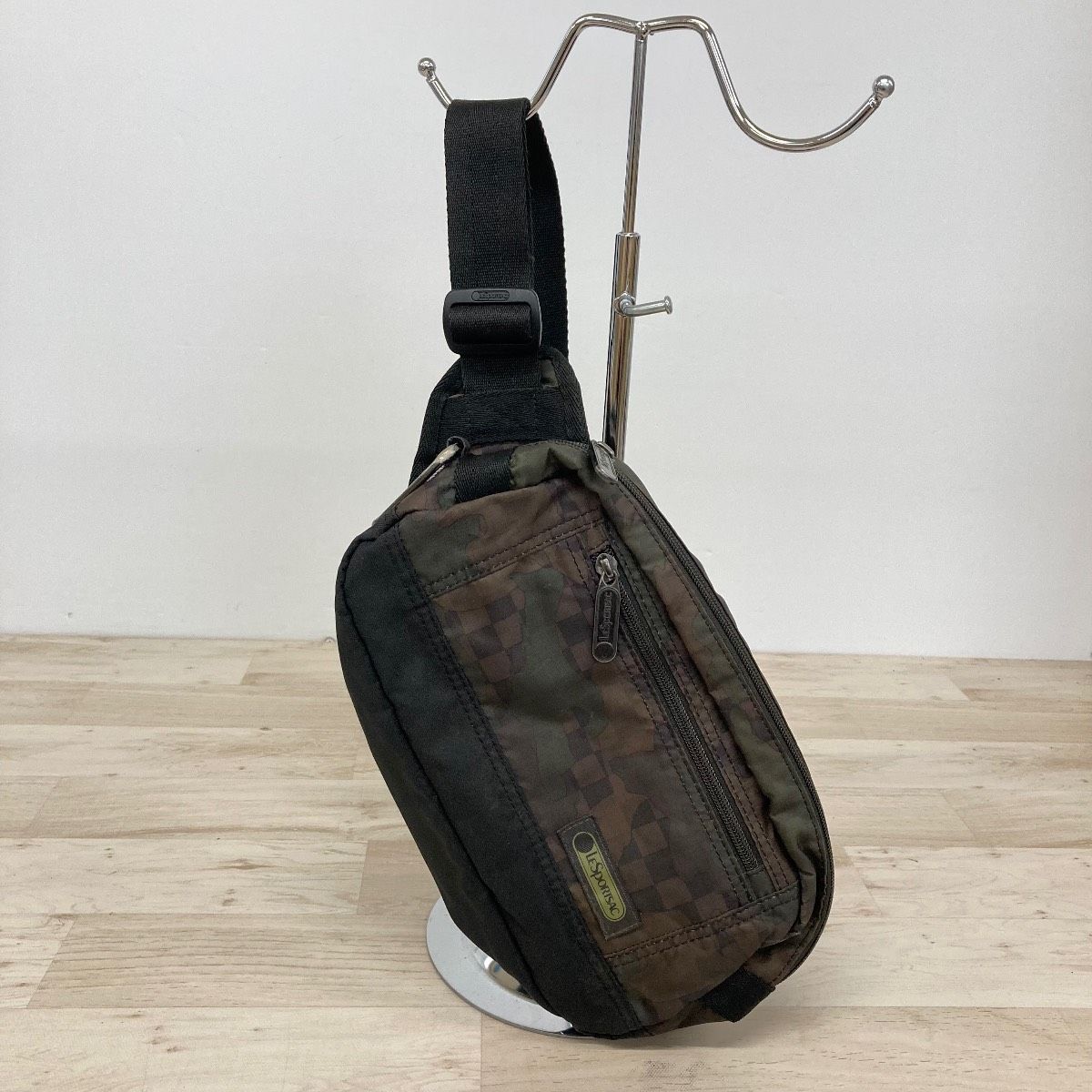 美品 LESPORTSAC レスポートサック ボディバッグ/ウエストポーチ 迷彩