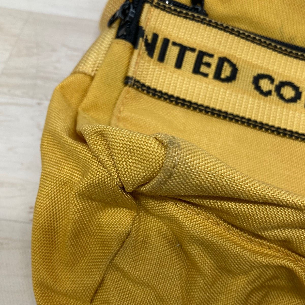 UNITED COLORS OF BENETTON ショルダーバッグ/斜め掛けカバン イエロー