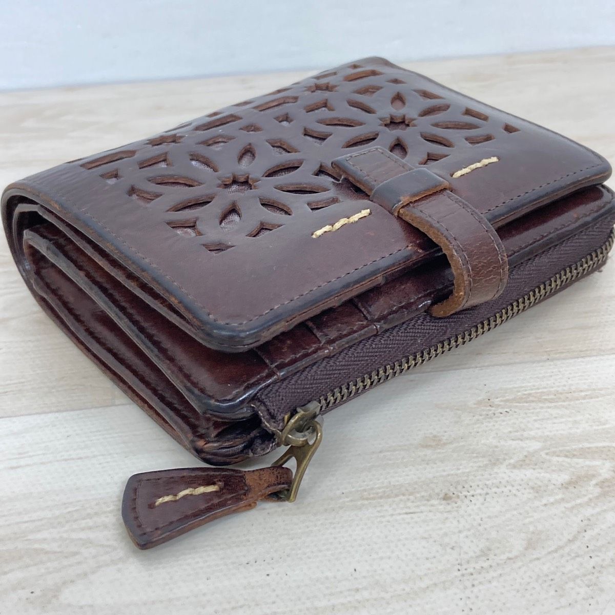 genten/ゲンテン 二つ折り財布/ウォレット カットワーク ブラウン/茶色