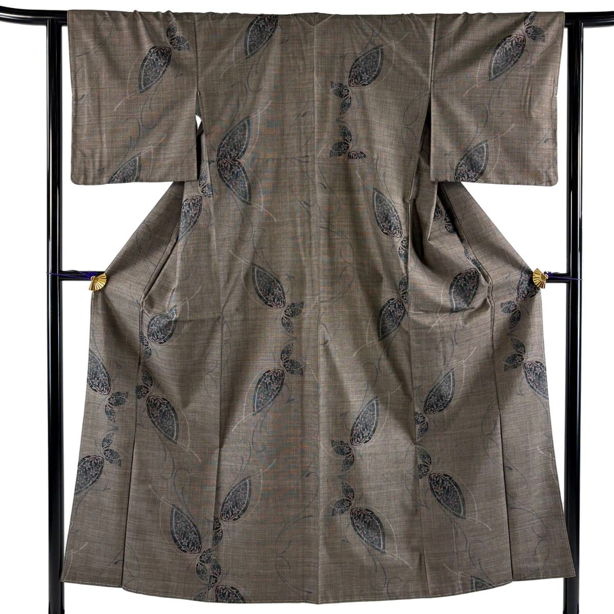 【美品】 大島紬 身丈152cm 裄丈62.5cm S 袷 純泥染 証紙 草花 焦茶色 正絹 名品 【中古】