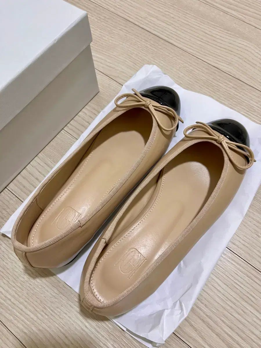 シエ SIE ベラ リボン フラットシューズ ベージュ サイズ 230