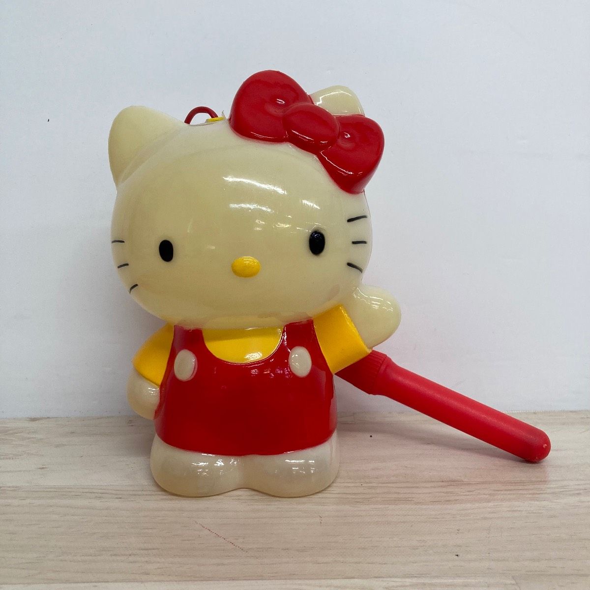 現状品 サンリオ ハローキティ フィギュア型ライト/ルームランプ レッド/イエロー 1976,1997 SANRIO CO.,LTD.[OK03653]