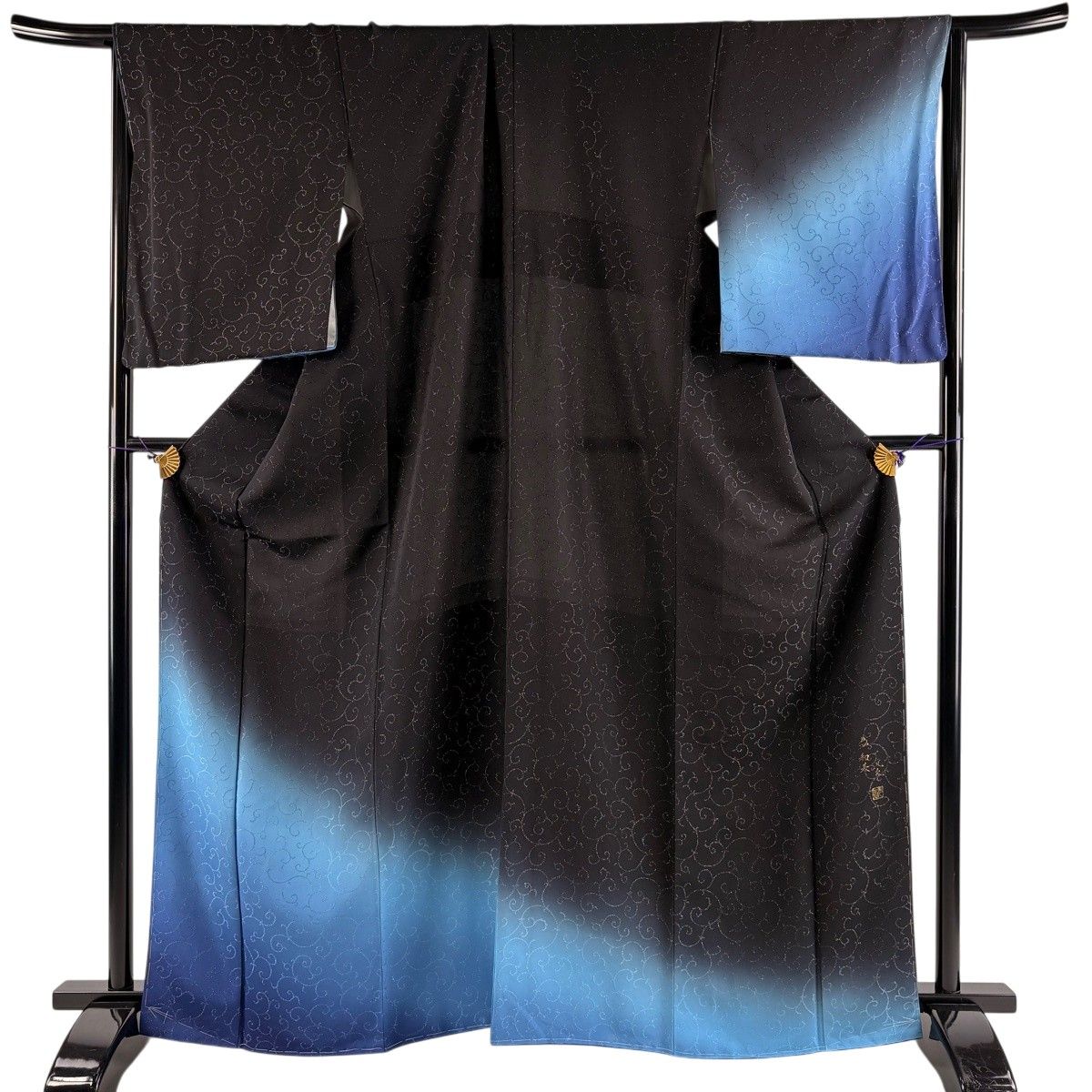 【美品】 付下げ 身丈165.5cm 裄丈67.5cm L 袷 落款 唐草 銀通し 染分け 黒 正絹 名品 【中古】