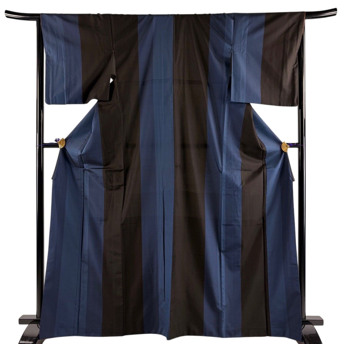 【美品】 大島紬 身丈167cm 裄丈66.5cm M 袷 名匠たかし 証紙 縦縞 紺色 正絹 名品 【中古】