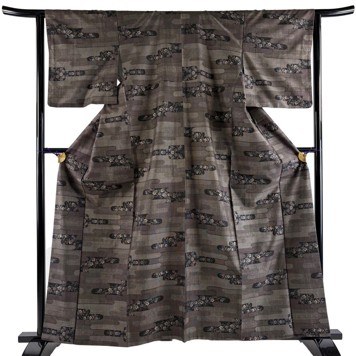 【美品】 紬 身丈160.5cm 裄丈63cm S 袷 草花 ヱ霞 焦茶色 正絹 名品 【中古】