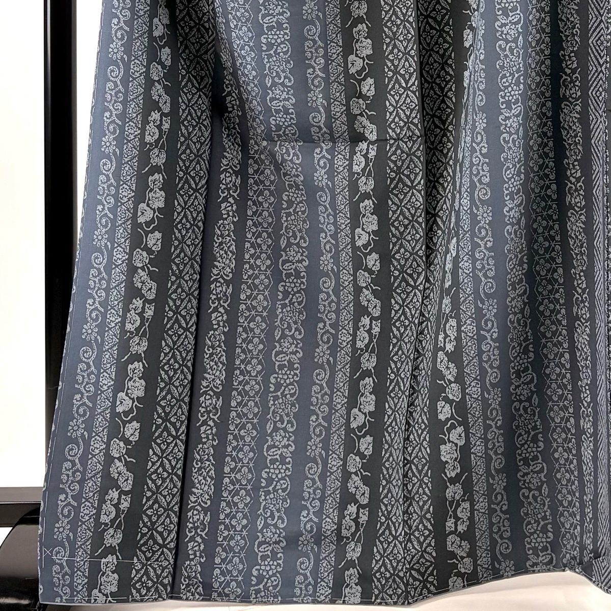【美品】 小紋 身丈166cm 裄丈68cm L 袷 紬地 鈴乃屋 花唐草 七宝 藍染 青灰色 正絹 名品 【中古】 【美品】 小紋 身丈166cm 裄丈68cm L 袷 紬地 鈴乃屋 花唐草 七宝 藍染 青灰色 正絹 名品 【中古】