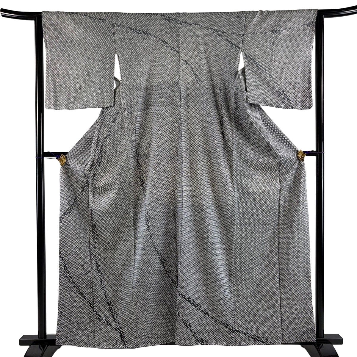 付下げ 身丈160cm 裄丈63cm S 袷 幾何学模様 総絞り 灰色 正絹 名品 【中古】