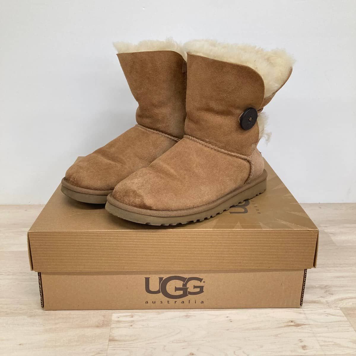 UGG ムートンブーツ W BAILEY BUTTON 5803 チェスナット 23.0cm/US6