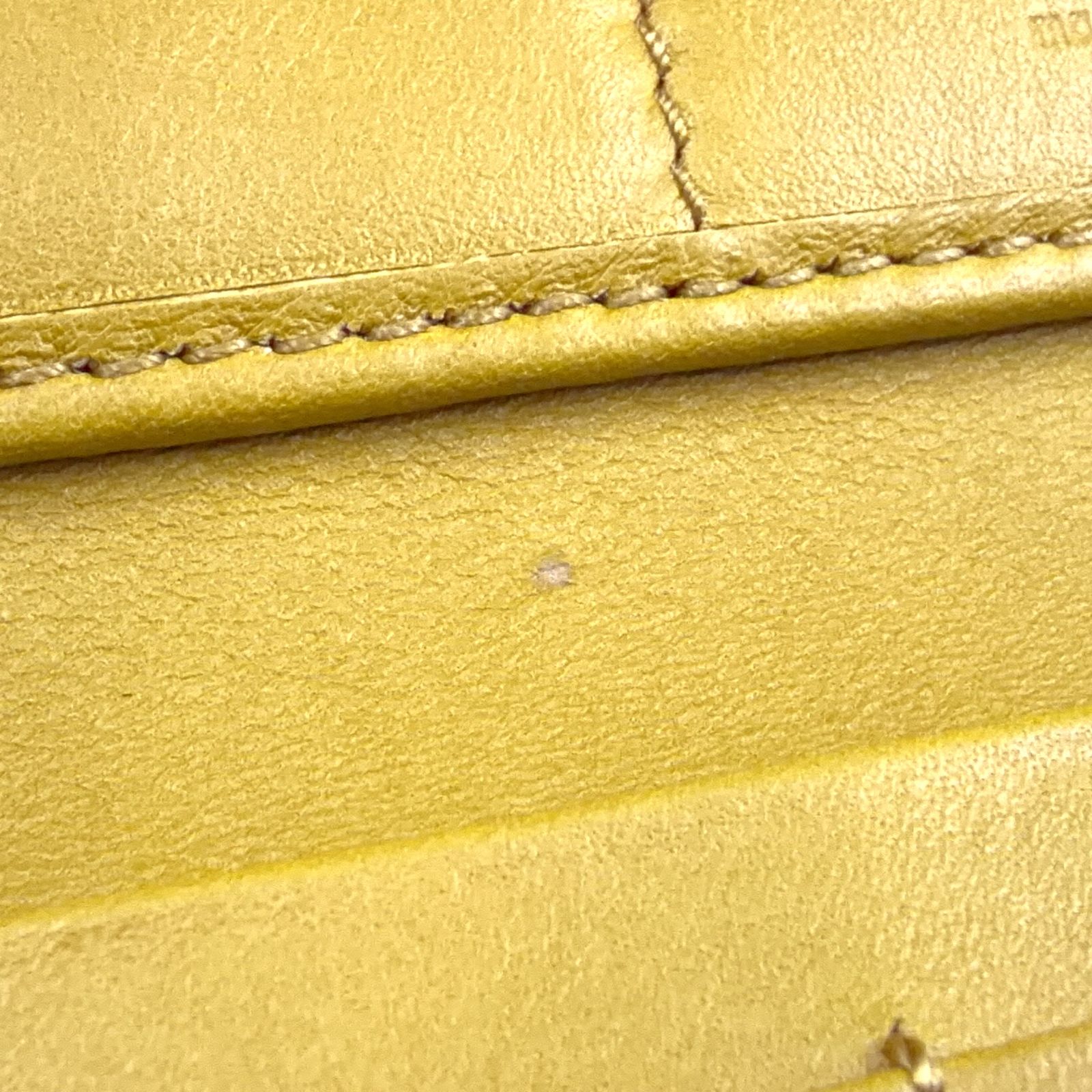 新着】GUCCI マイクログッチシマ レザー イエロー 三つ折り長財布