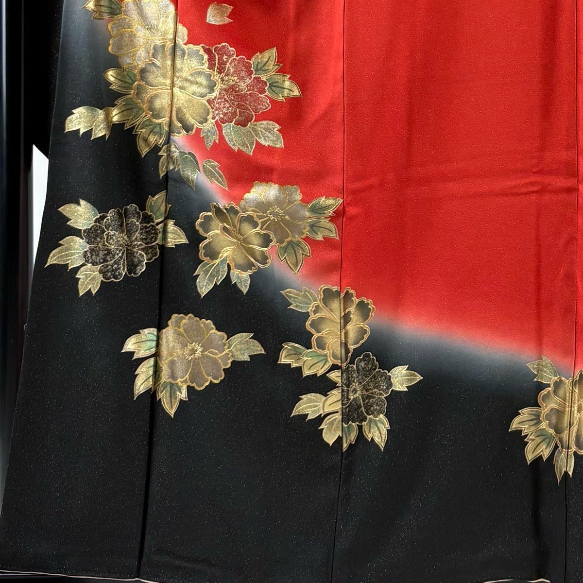 美品】 振袖 身丈158cm 裄丈67cm M 袷 草花 金通し 金彩 朱色 正絹 秀