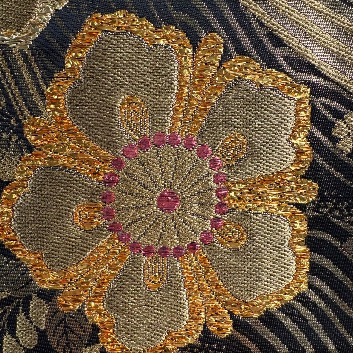 美品】 袋帯 秀品 振袖向き 辻が花柄 草花 箔 赤 六通 正絹 【中古