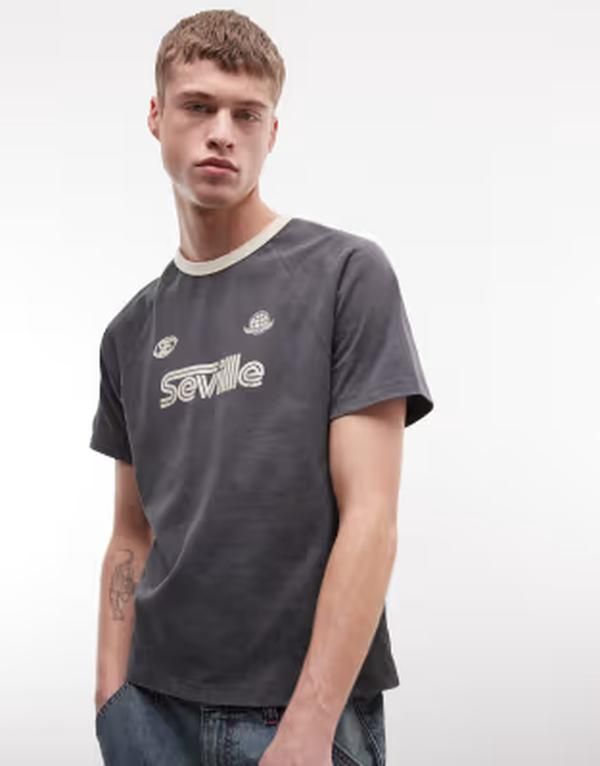 エイソス メンズ トップス Tシャツ グラフィック ASOS DESIGN boxy oversized raglan Tshirt with Seville soccer graphic wash