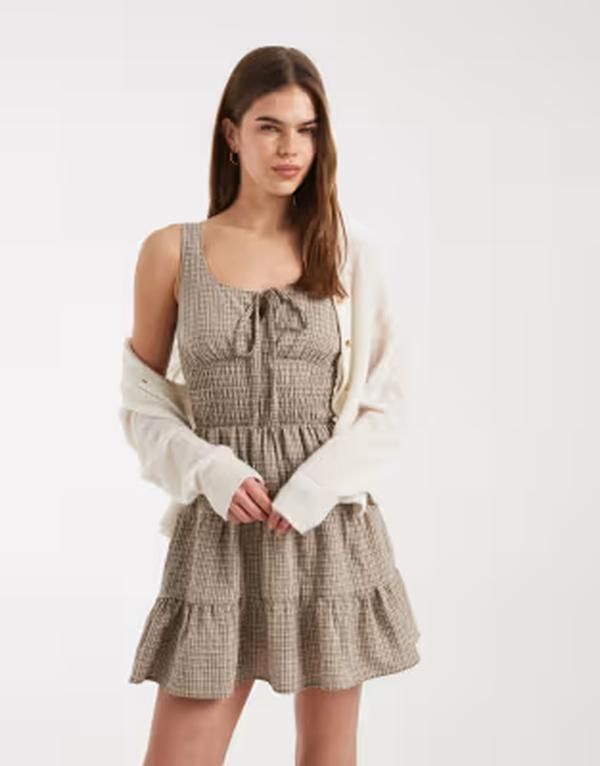 デイジーストリート レディース トップス ワンピース ティアード ミニ Daisy Streetiered mini dress with shirring plaid Beige check ベージ