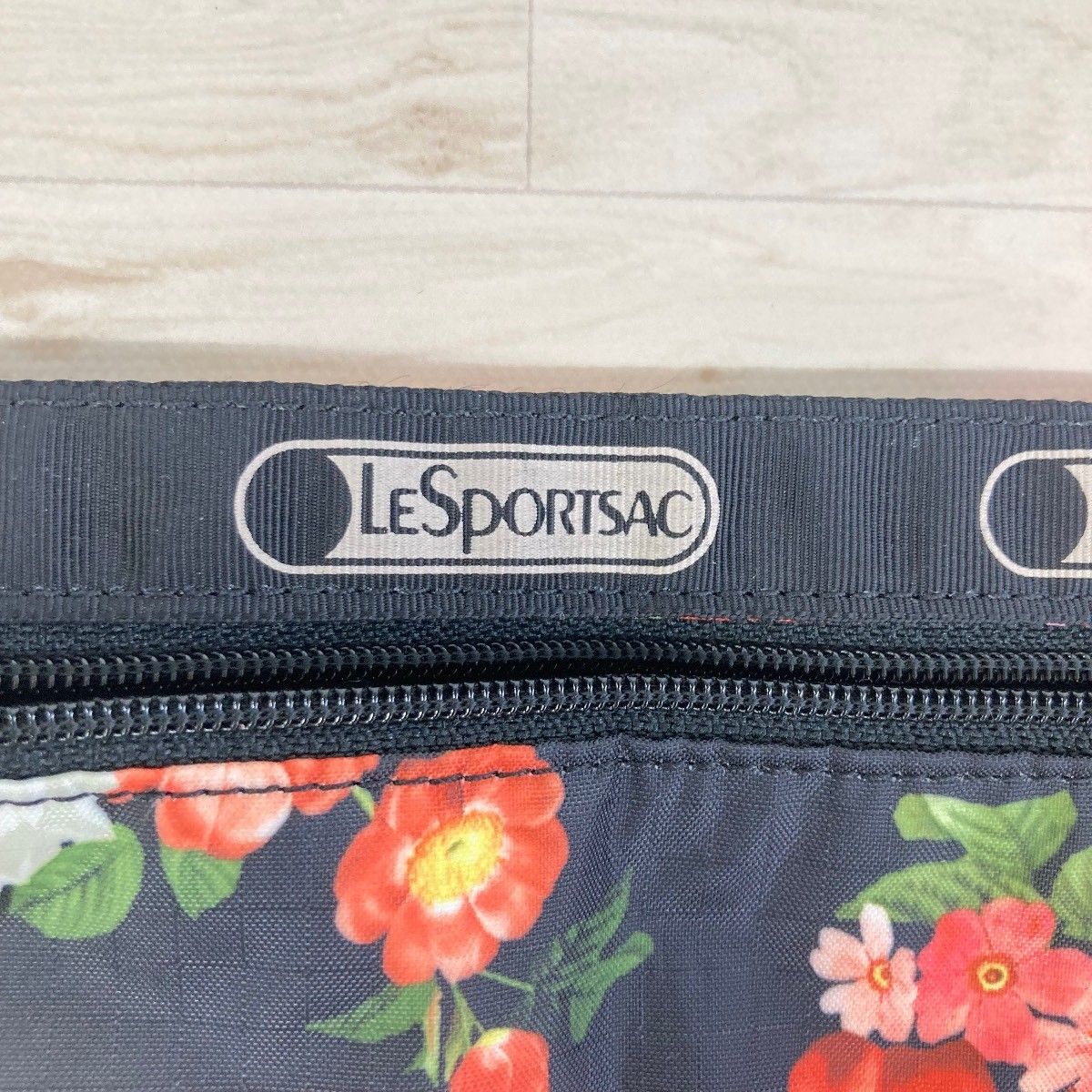 美品 LESPORTSAC レスポートサック ポーチ 花柄/鳥柄 ブラック/マルチ 