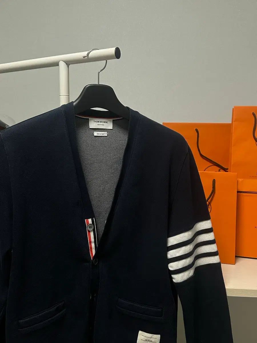 高価格帯LINE 新モデル Thom Browne ボンバージャケット ネイビー 出品 73,170円