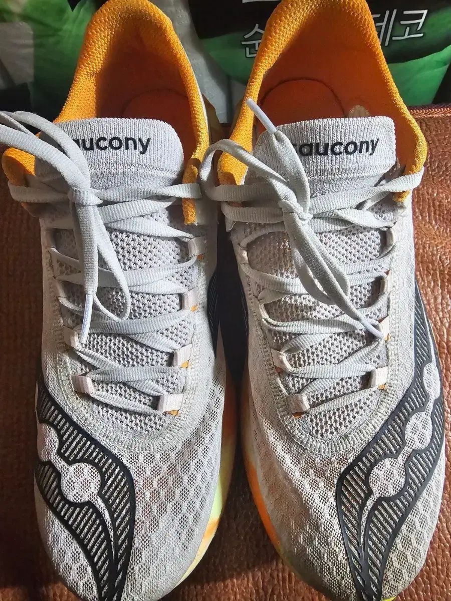 Saucony サッカニー エンドルフィン プロ4 290mm 出品