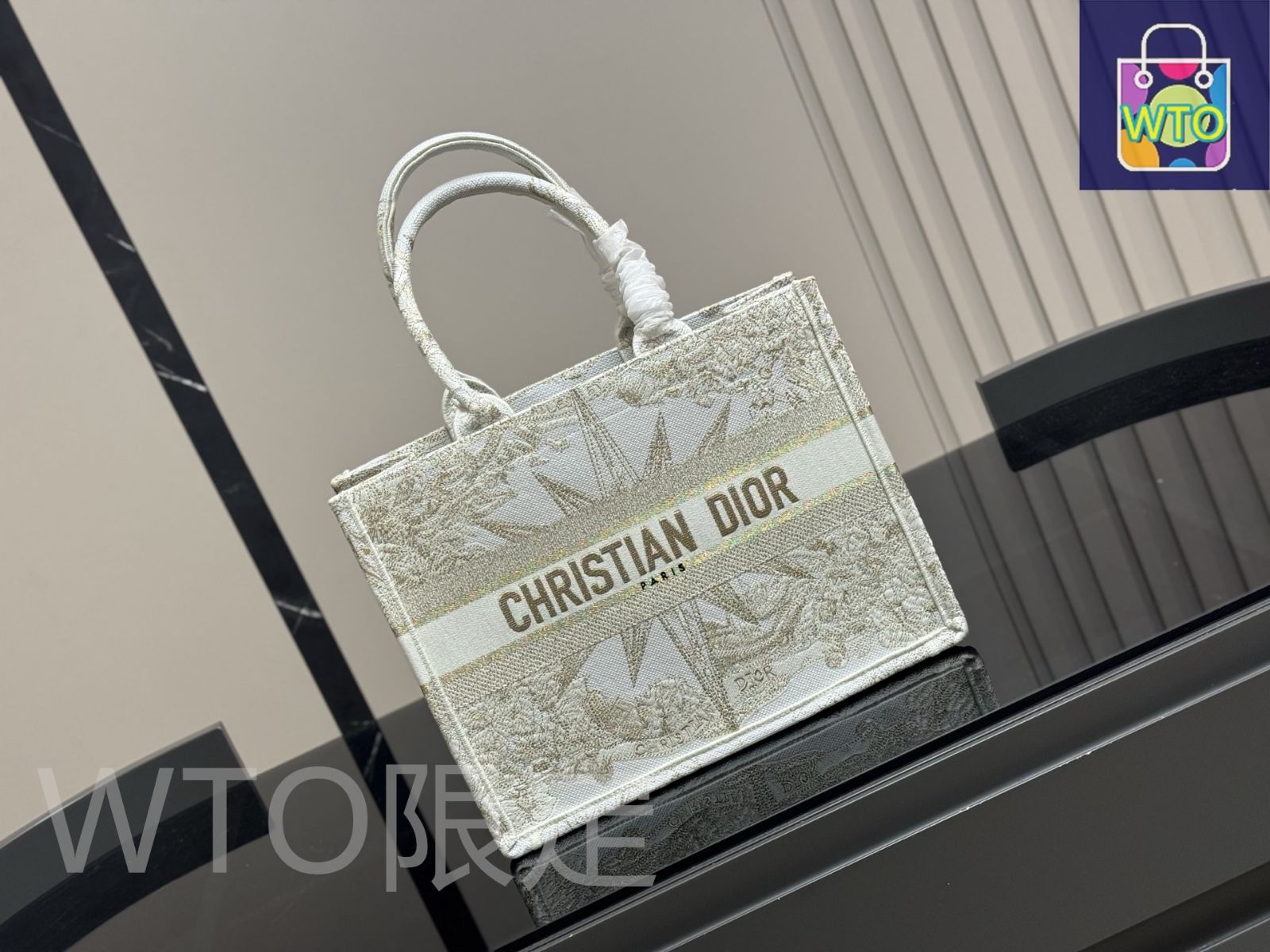 今日WTO】Dior ディオール ブックトート 大容量でファッション性に