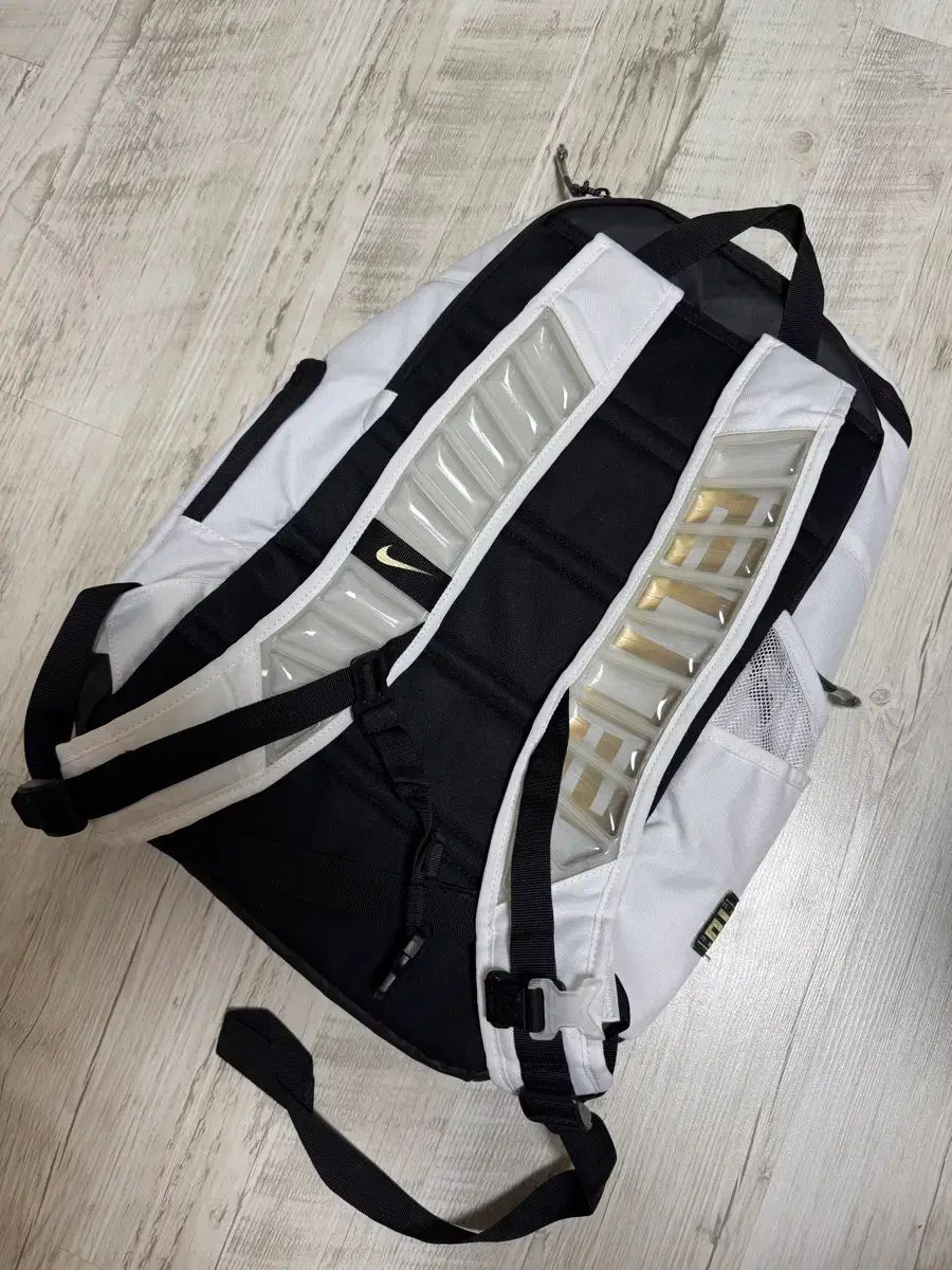 ナイキ フープス エリート バックパック 32L 白 ブラック