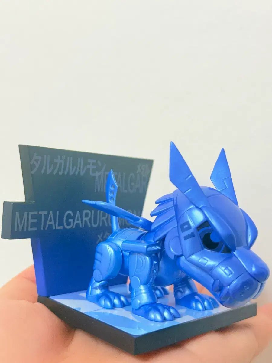 ポップマート デジタルモンスター メタルガルルモン フィギュア シークレット