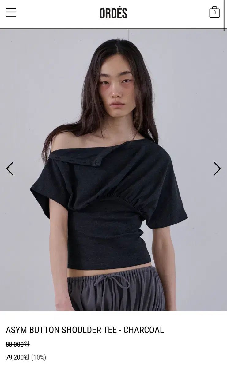 オーデス ordes ASYM BUTTON SHOULDER TEE チャコール