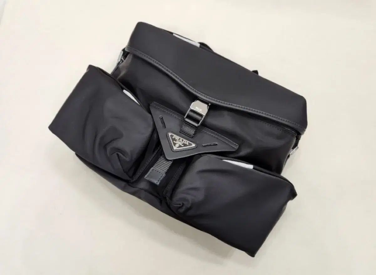 新品 PRADA プラダ ナイロン ショルダーバッグ ブラック / ビョンウソク Byeon Wooseok バッグ