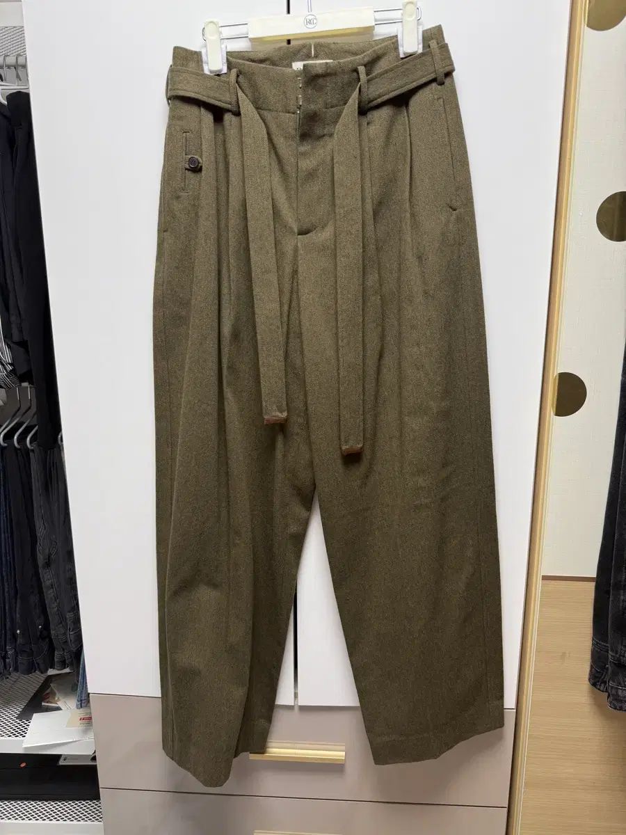 レクト ベルト付き パンツM カーキ