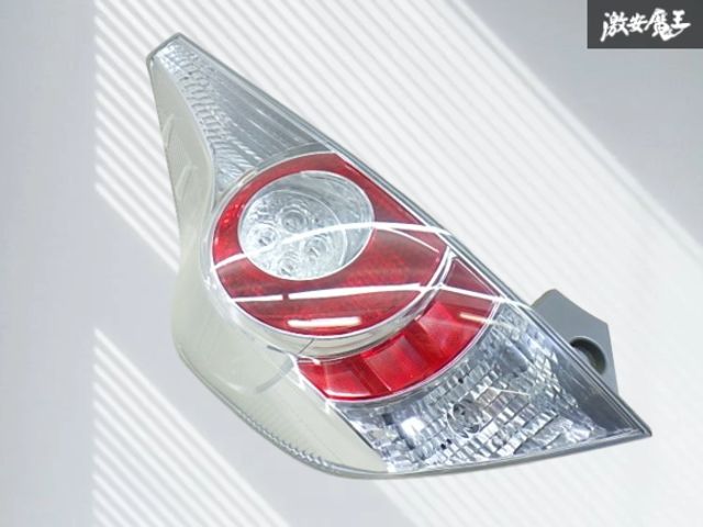 トヨタ NHP10 アクア 前期 純正 左 テールライト STANLEY 52-252