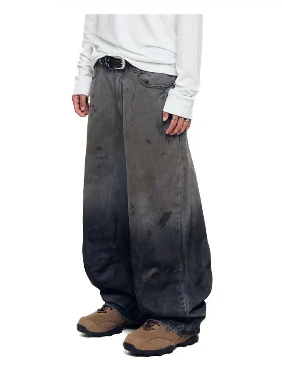新品 アカム デニムパンツ Dirty Gradation Denim Pants