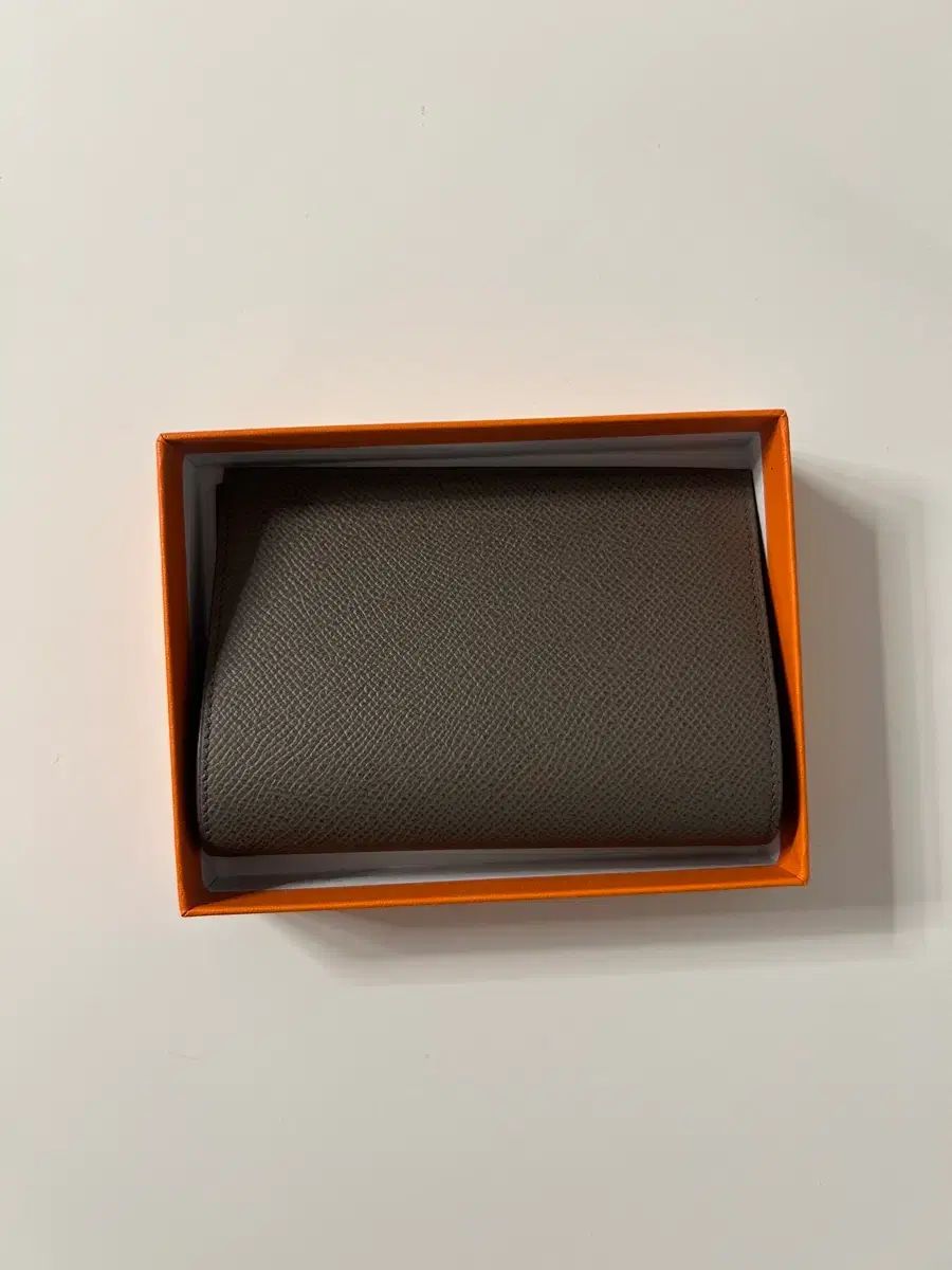 エルメス レディース パスポートケース トープ 55,574円