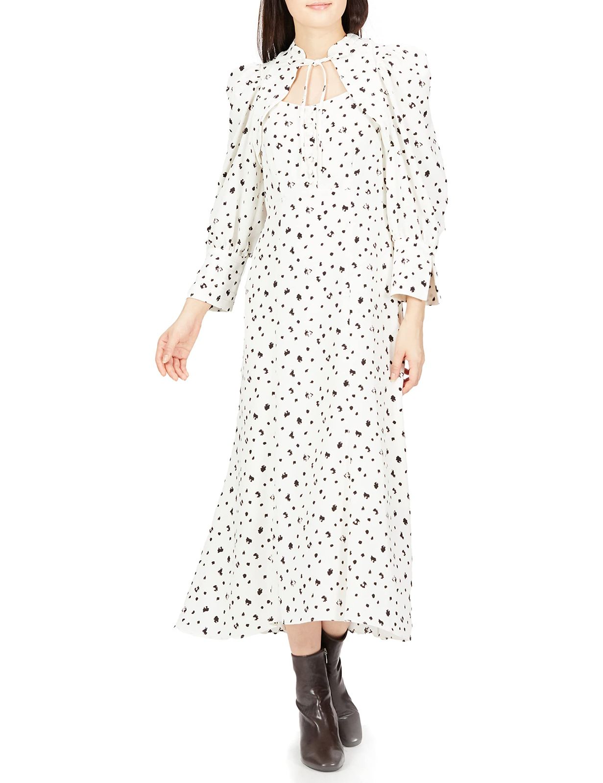 新品 [スナイデル] Sustainaデコルテオープンバリエワンピ