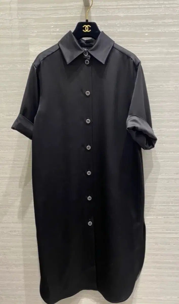 CHANEL シャネル クルース コレクション ブラック シルク ボタンダウン シャツワンピース 新品 CHANEL シャネル クルース コレクション ブラック シルク ボタンダウン シャツワンピース 新品