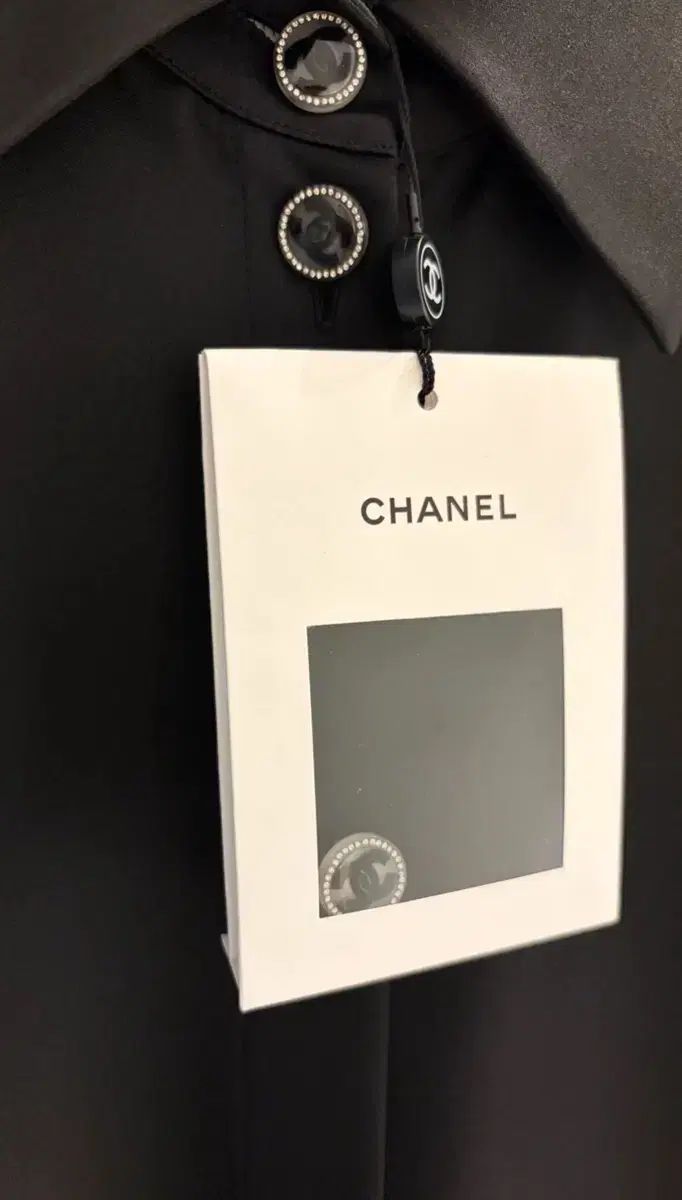 CHANEL シャネル クルース コレクション ブラック シルク ボタンダウン シャツワンピース 新品 CHANEL シャネル クルース コレクション ブラック シルク ボタンダウン シャツワンピース 新品
