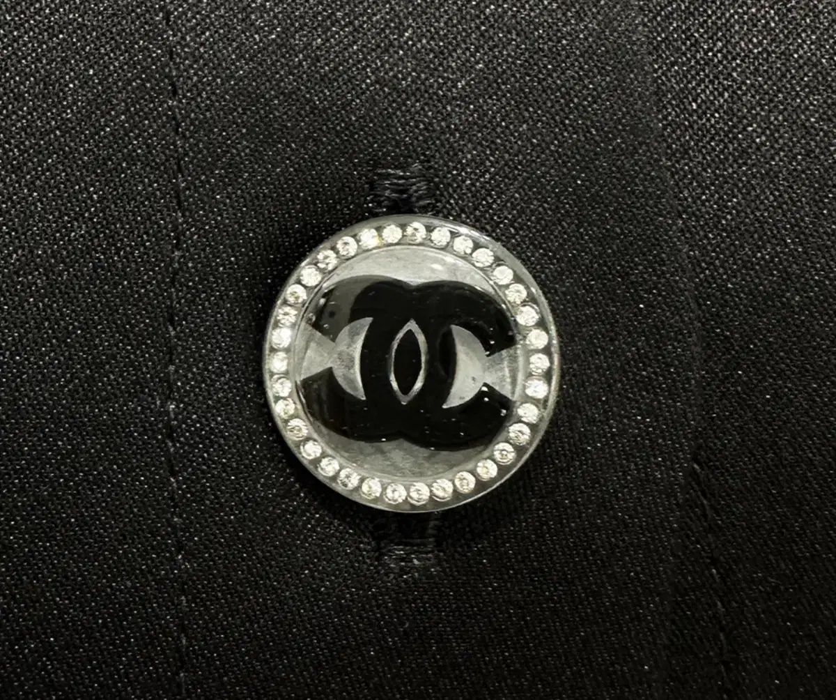 CHANEL シャネル クルース コレクション ブラック シルク ボタンダウン シャツワンピース 新品 CHANEL シャネル クルース コレクション ブラック シルク ボタンダウン シャツワンピース 新品