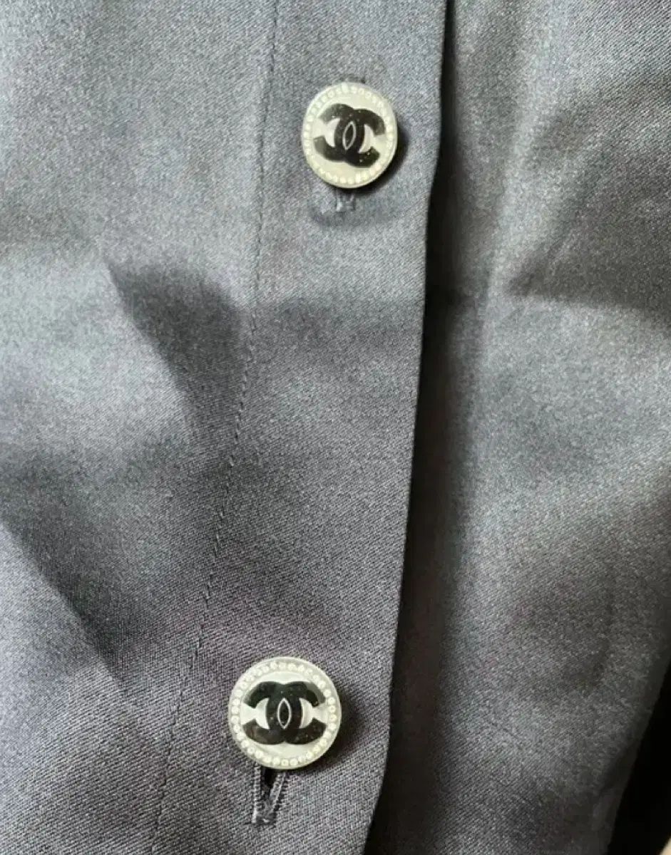 CHANEL シャネル クルース コレクション ブラック シルク ボタンダウン シャツワンピース 新品 CHANEL シャネル クルース コレクション ブラック シルク ボタンダウン シャツワンピース 新品