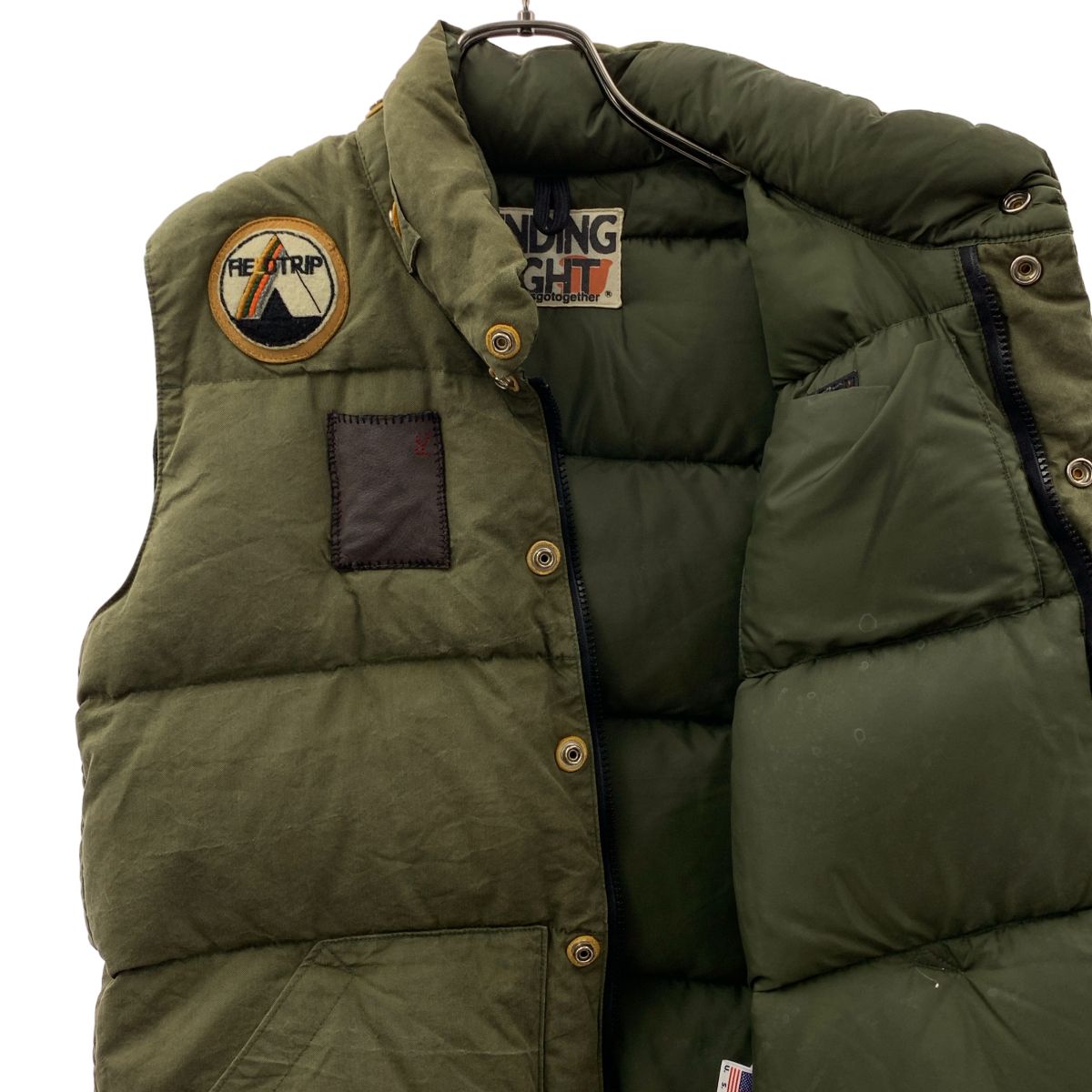 FREECITY / フリーシティ | SENDING LIGHT Down Vest / レザーパッチ バックプリント ダウンベスト | S | カーキ | メンズ FREECITY / フリーシティ | SENDING LIGHT Down Vest / レザーパッチ バックプリント ダウンベスト | S | カーキ | メンズ