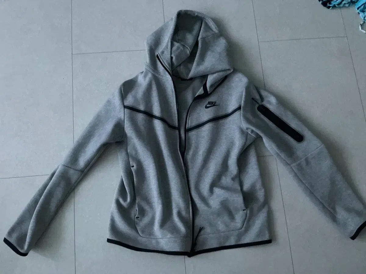 旧モデル NIKE テックパック L