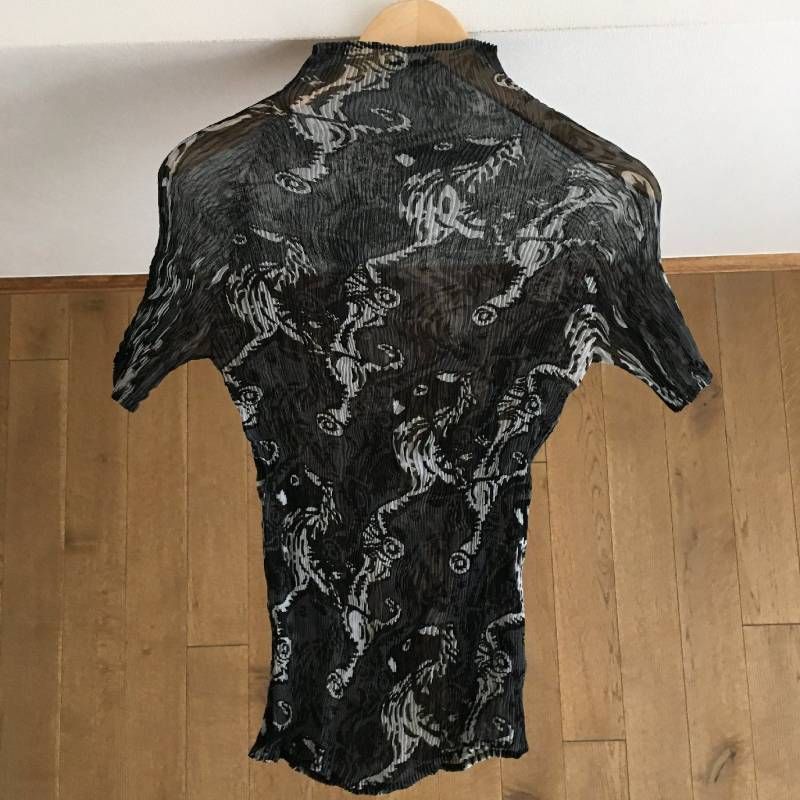 美品 ISSEY MIYAKE　FETE イッセイミヤケ 　トップス　2 　IF72FJ267