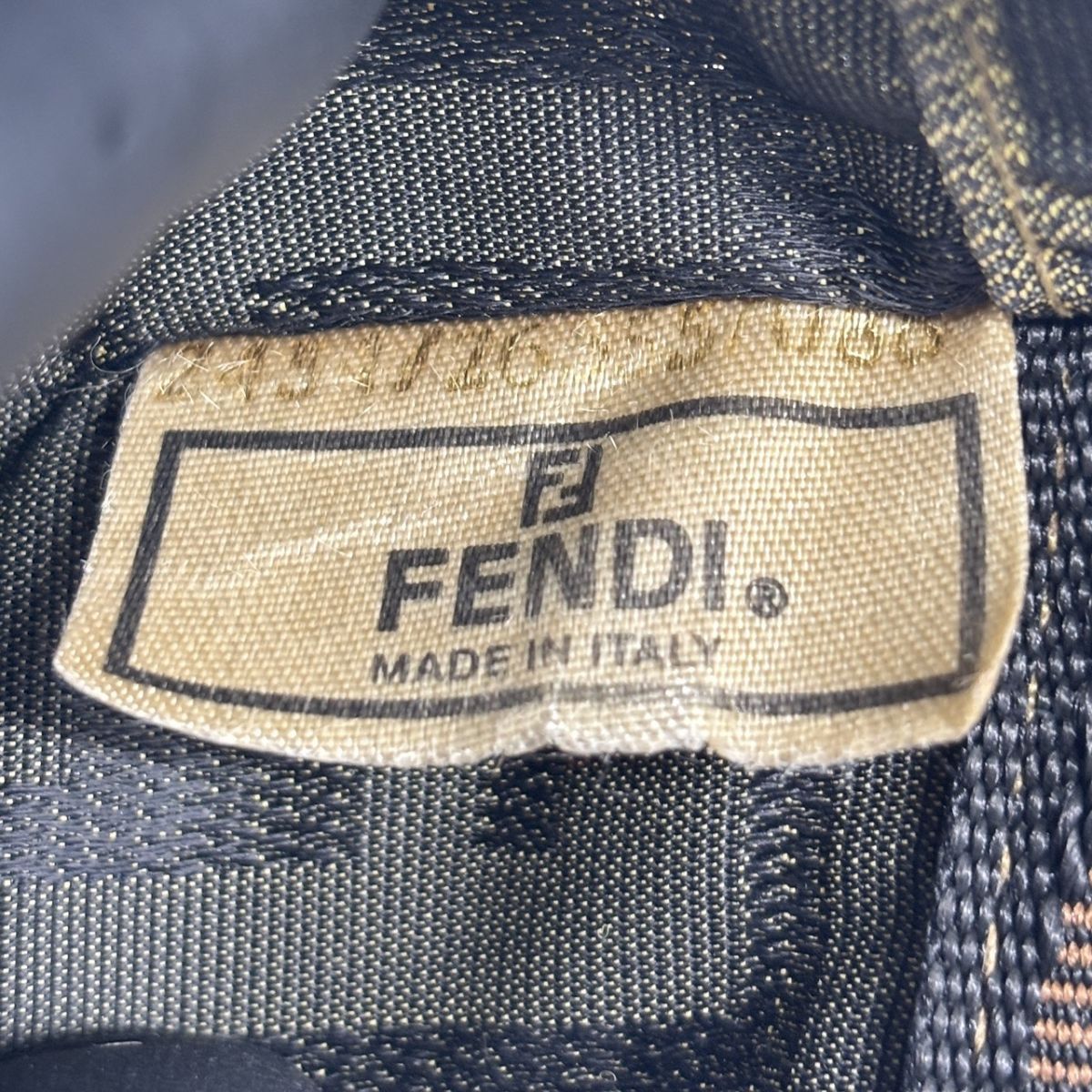 柄で語る、大人の存在感】 FENDI ズッカ 総柄 トートバッグ ロゴテープ