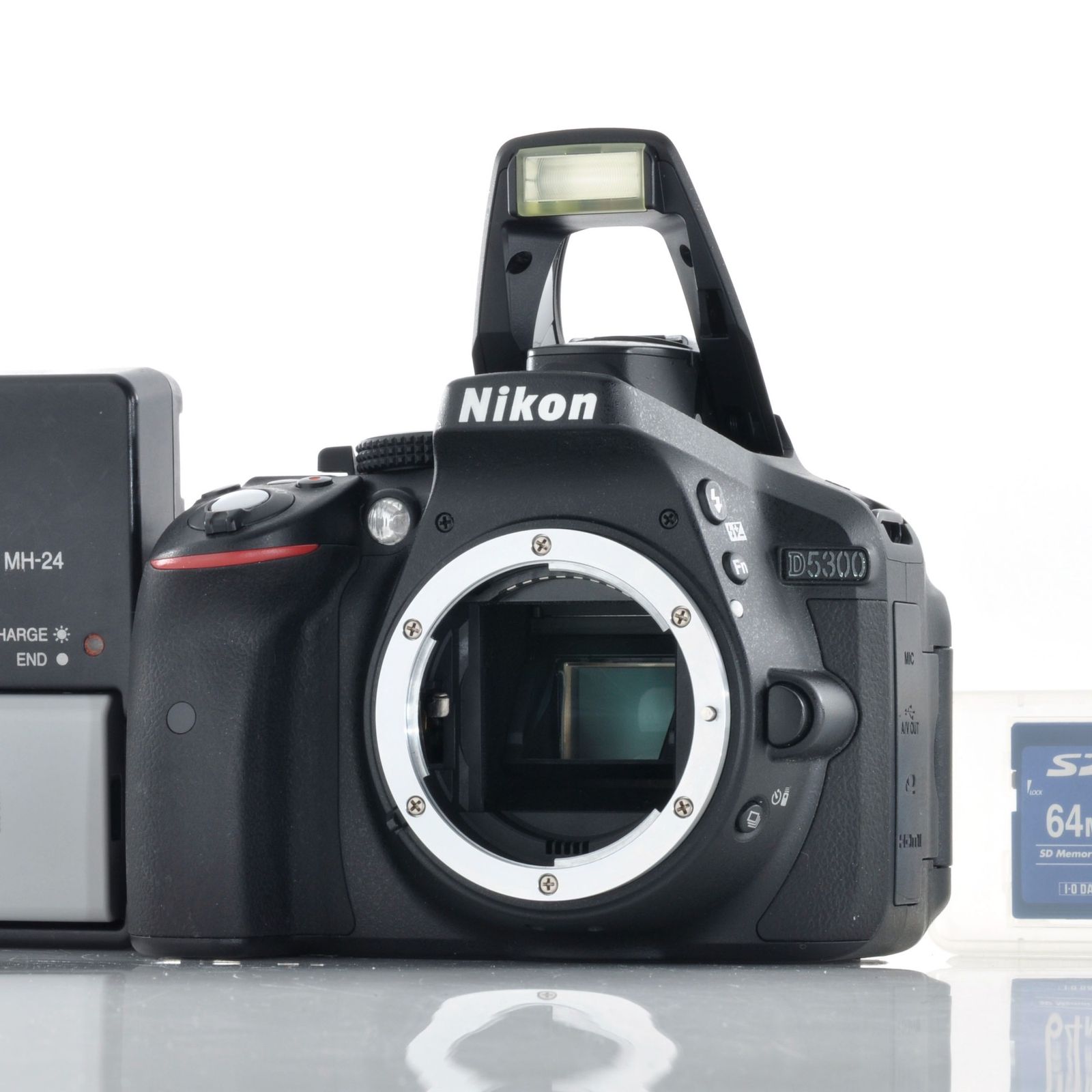【ニコン】Nikon D5300 デジタル一眼レフ + SDカード付き #S668