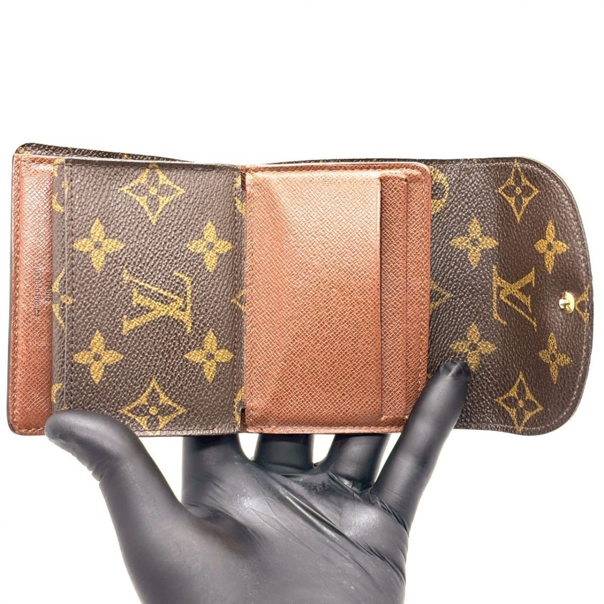 小さく整え、品よく持つ】 LOUIS VUITTON ポルトフォイユ・エレーヌ