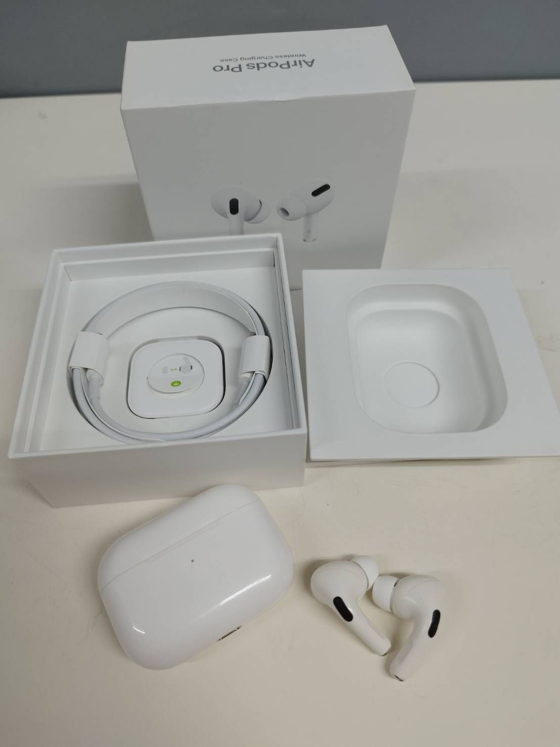 正規品】Apple AirPods Pro 第1世代/A2190,A2083,A2084/ワイヤレス
