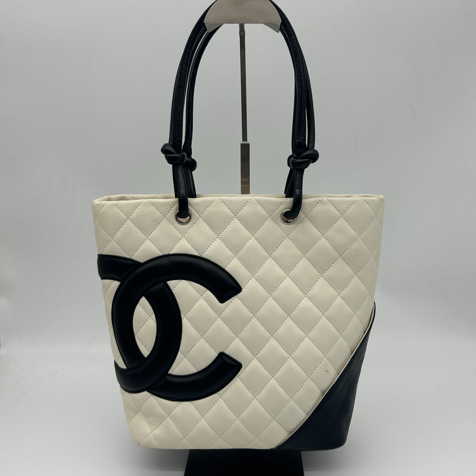 CHANEL (シャネル) カンボンライン ミディアムトート トートバッグ ココマーク ソフトカーフ ホワイト 白 ブラック 黒 A25167 8番 【中古】