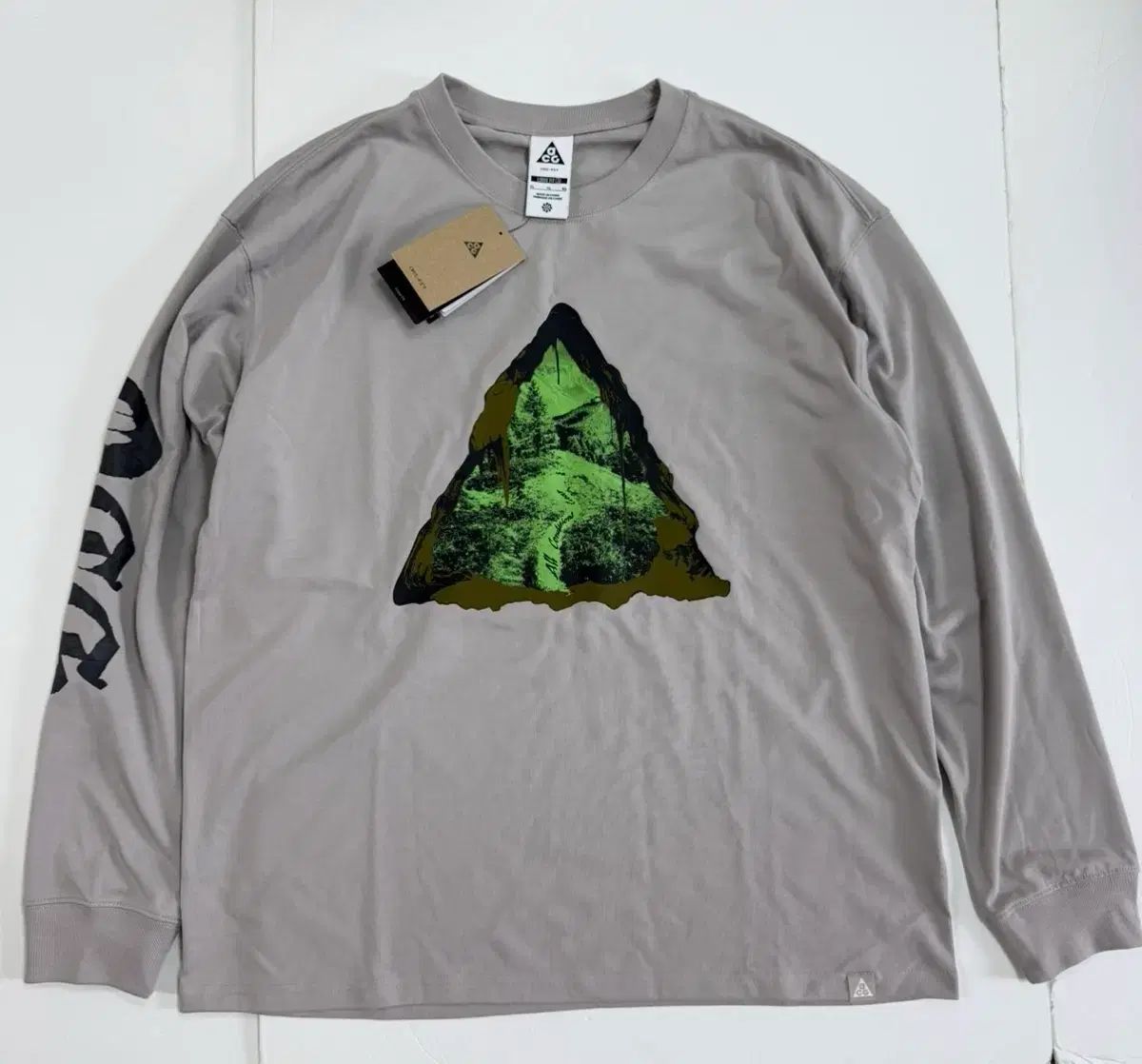ナイキ ACG グラフィック ロングスリーブ Tシャツ