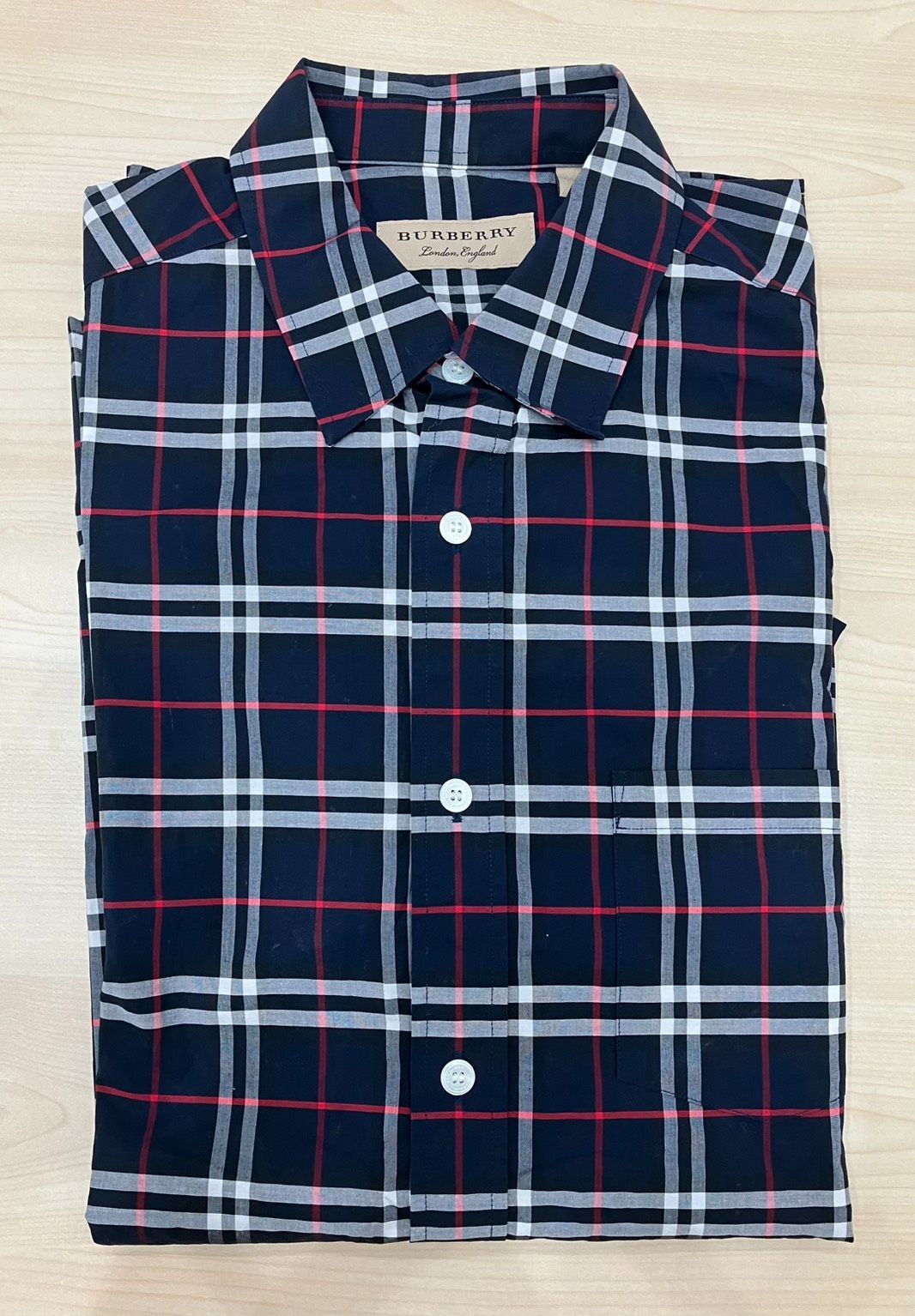 【送料無料】【お買得品】【大人気】【定番】【チェック柄】【良品】　【オシャレ】バーバリー　ロンドン　イングランド　半袖シャツ　チェック　Mサイズ　ネイビー　紺　赤　白　バーバリージャパン　ブランド　カジュアル　春夏