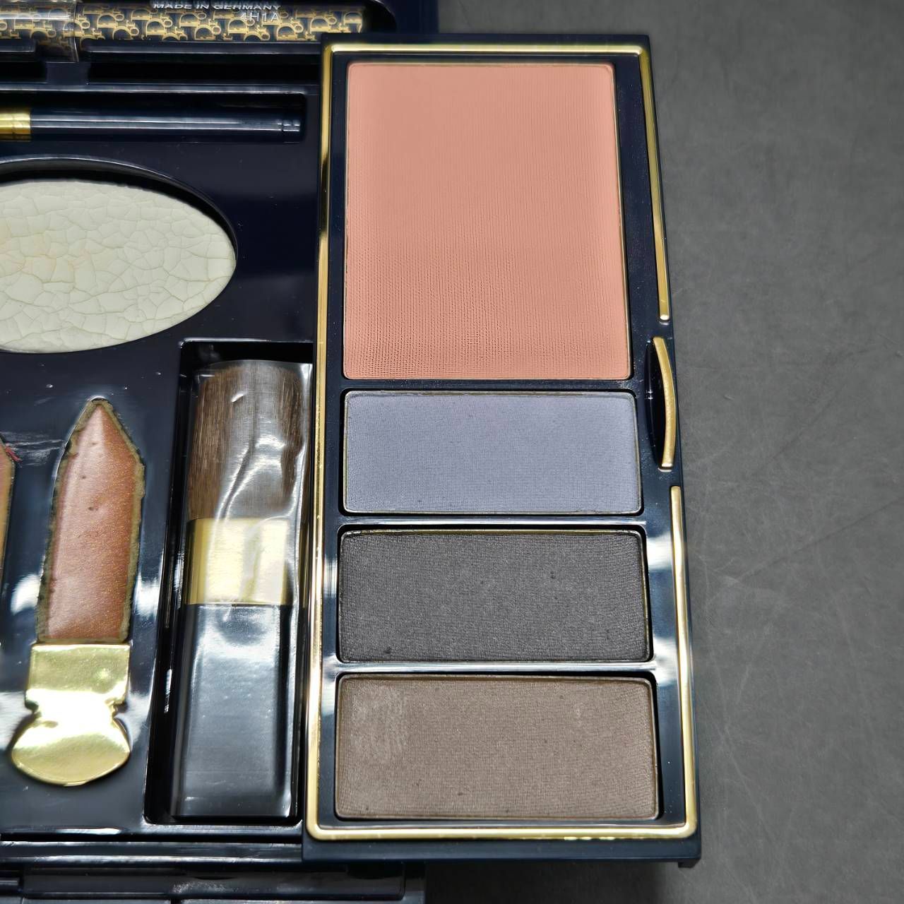 美品 Dior トラベルコレクション アイシャドウパレット Dior ディオール Voyage メイクアップパレット トラベルコレクション