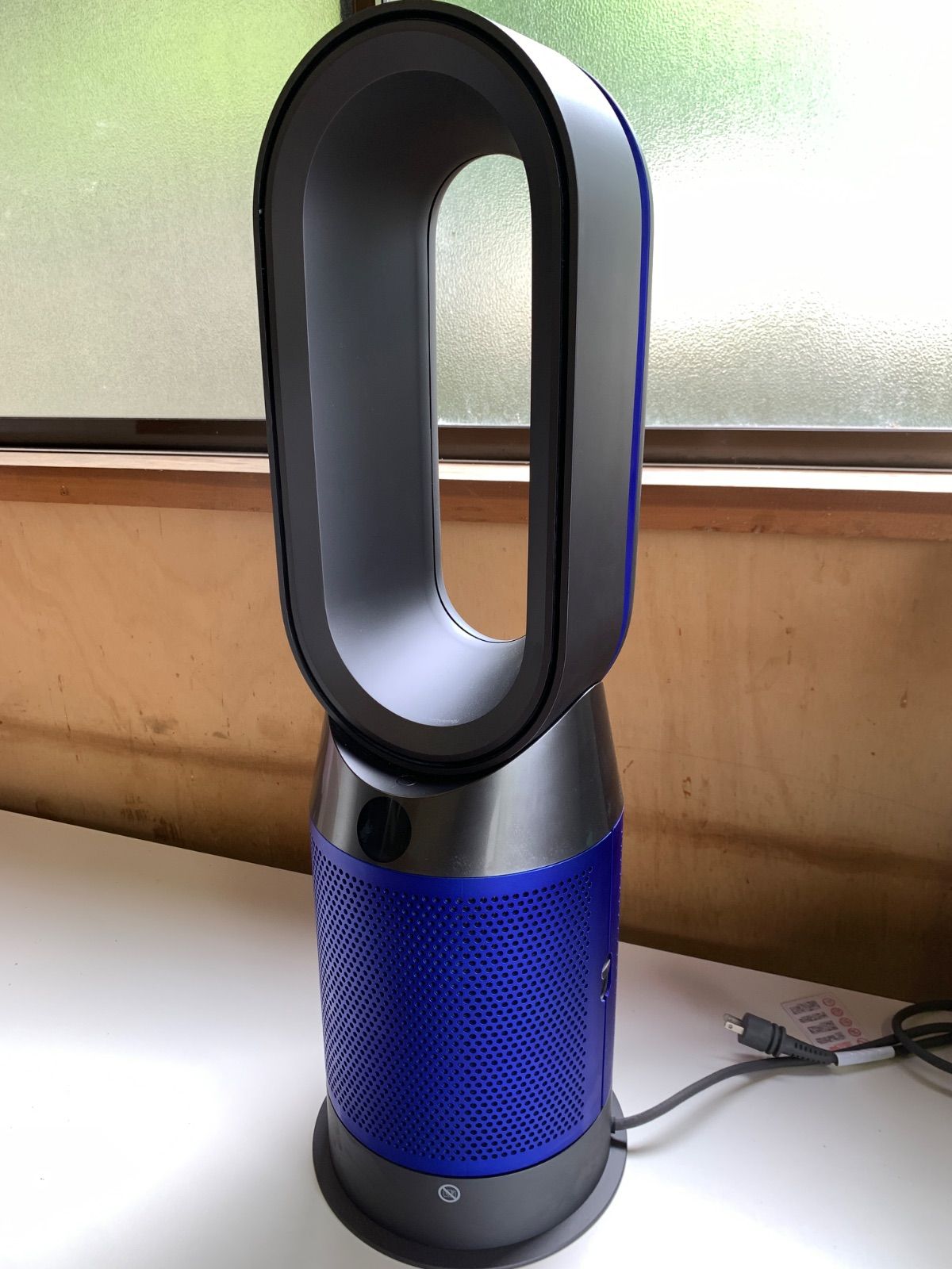 【美品・動作確認済み】ダイソン　空気清浄機能付ファンヒーターPure Hot + Cool 型番：HP04 2018年製　リモコン付き