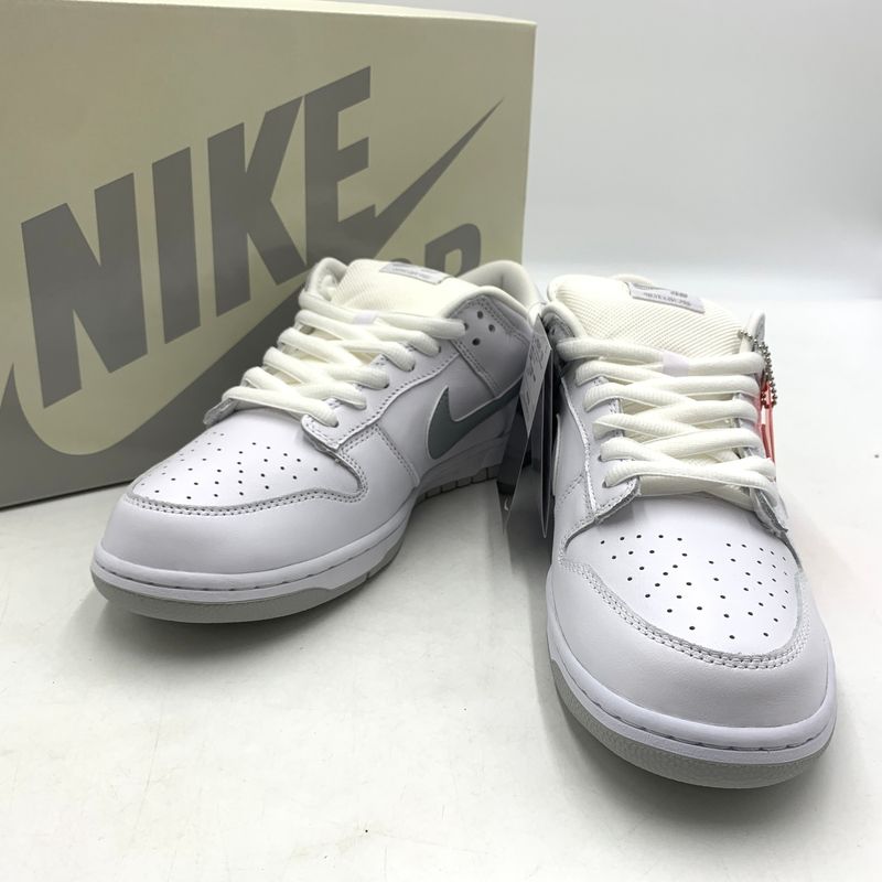 【中古品】 NIKE ナイキ × Supreme シュプリーム 別注 コラボ 25AW DUNK LOW WHITE METALLIC SILVER HQ8487-100 ダンク ロー スニーカー 靴 シューズ 【160-260627-ko-01-tei】