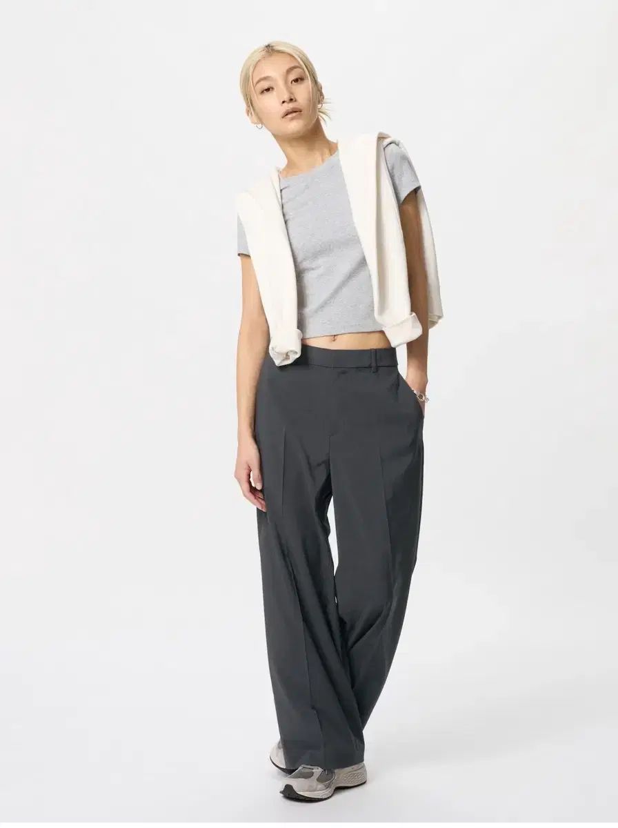 新品) UNIQLO 감탄ワイドパンツ スラックス ダークグレー チャコール アイボリー