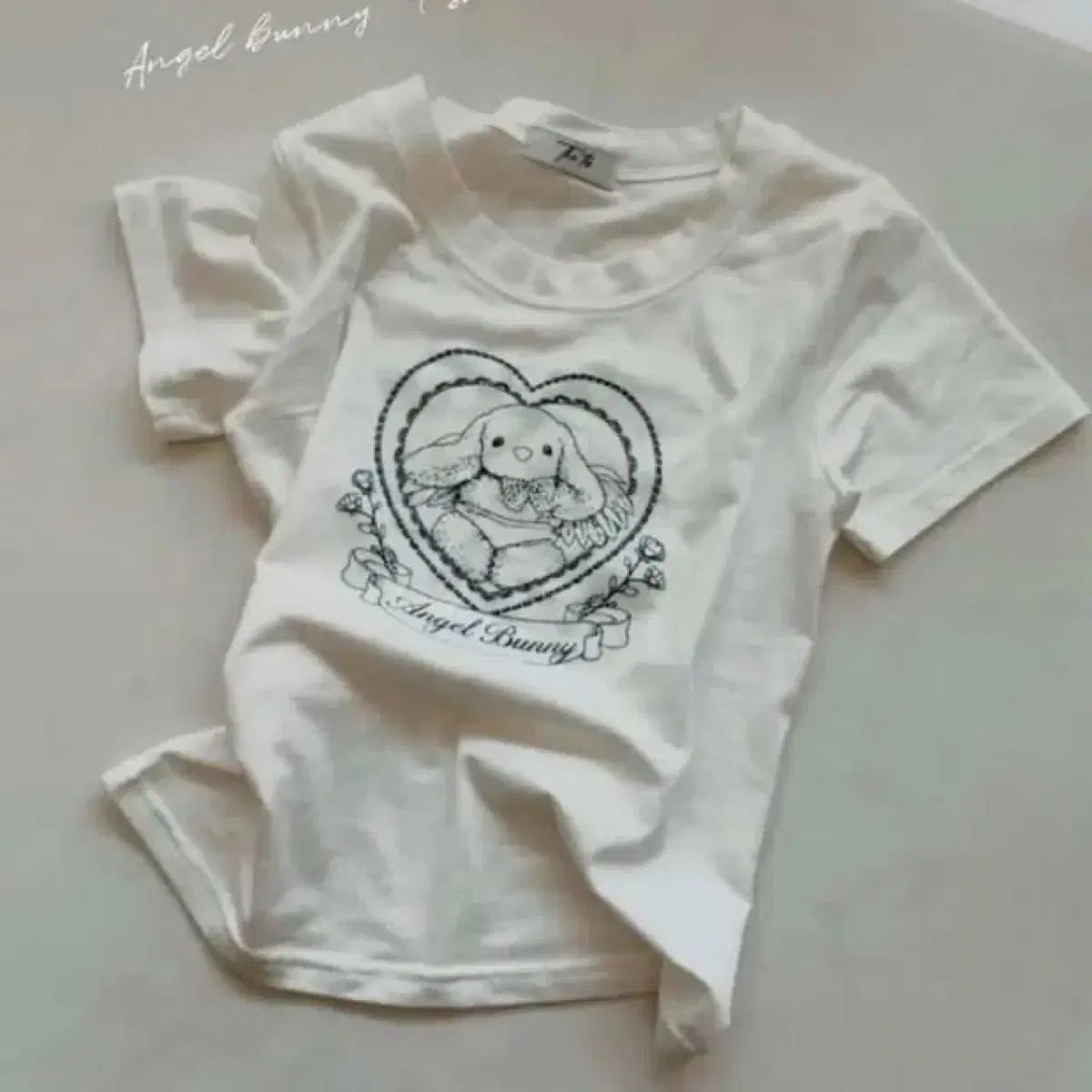 THETIS BUNNY Tシャツ