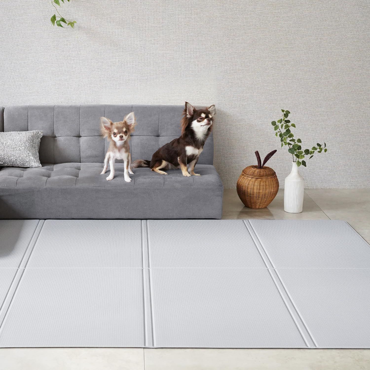 RK ペットマット 防水 PVC素材 折り畳み 大判 130×190cm カットできる 猫 犬用 国内抗菌検査実証&子供向け製品の品質検査実証 プレイマット フロアマット 床暖房対応 (ライトグレー)